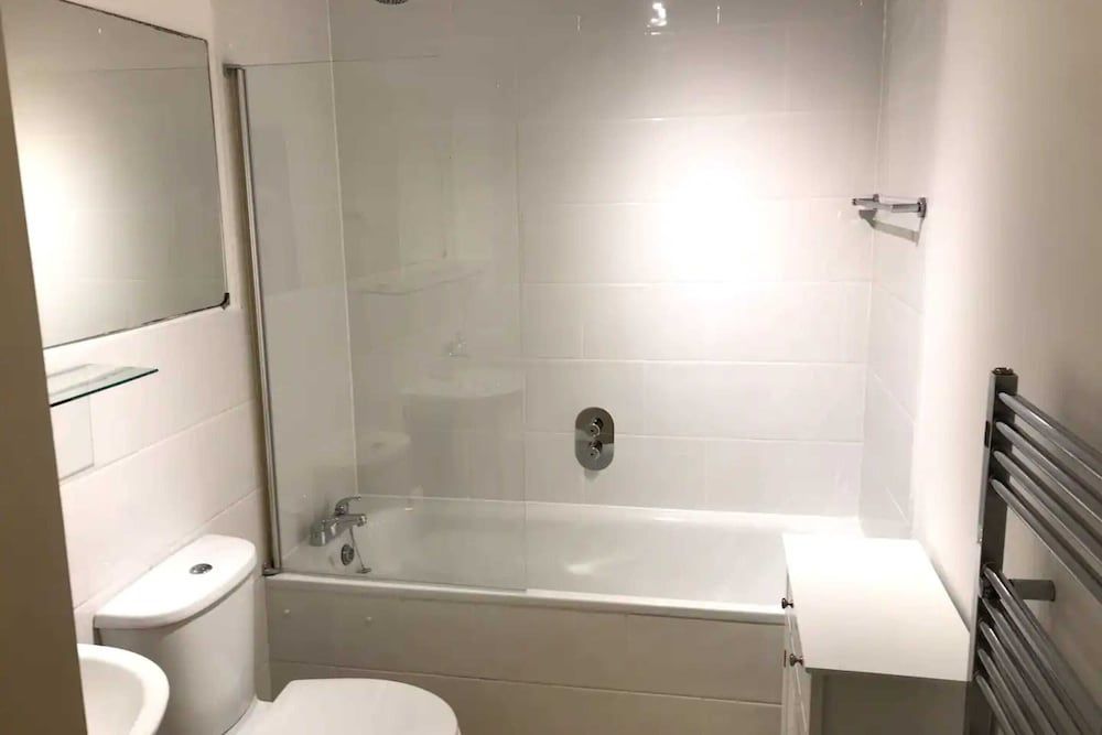 undefined Spacious 1 Bedroom Apartment in Earls Court 8