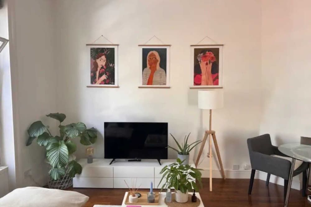 undefined Contemporary 1 Bedroom Apartment in Heart of Shepherds Bush 6