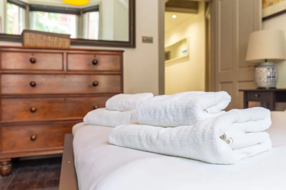 undefined Eclectic 2 Bedroom Victorian era Apartment in Oval