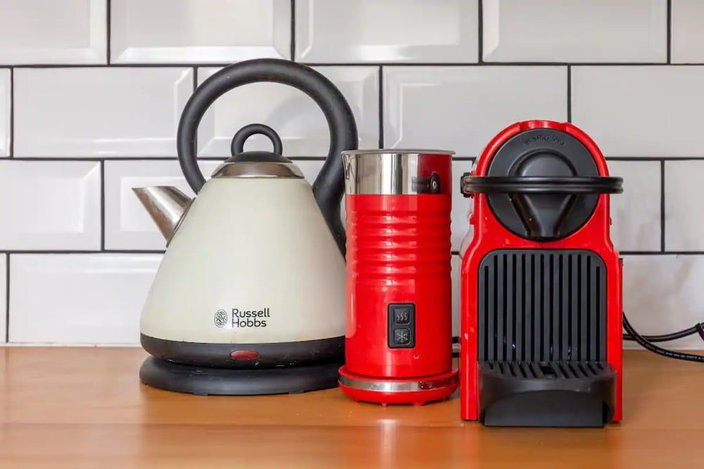 undefined Eclectic 2 Bedroom Victorian era Apartment in Oval 10