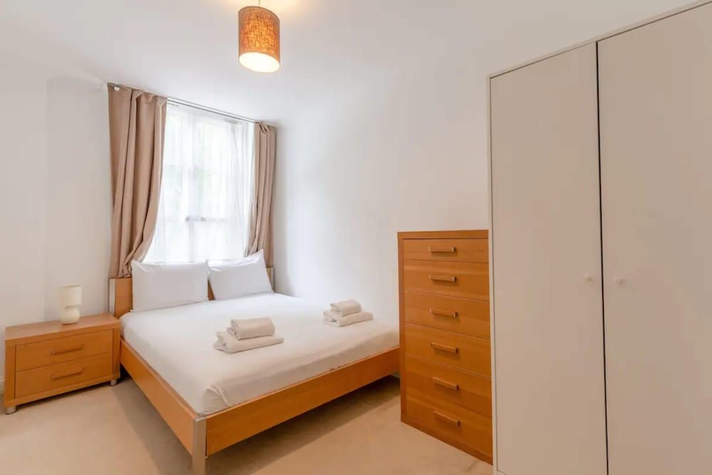 undefined Stunning 2 Bedroom Apartment in the Heart of Westminster 2