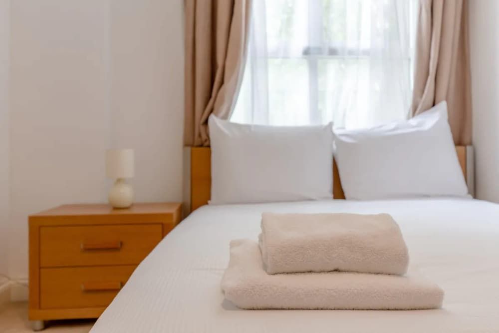 undefined Stunning 2 Bedroom Apartment in the Heart of Westminster 5