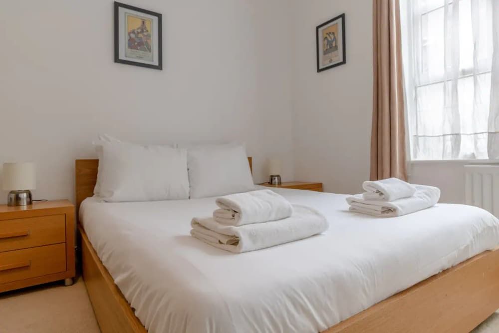 undefined Stunning 2 Bedroom Apartment in the Heart of Westminster 3
