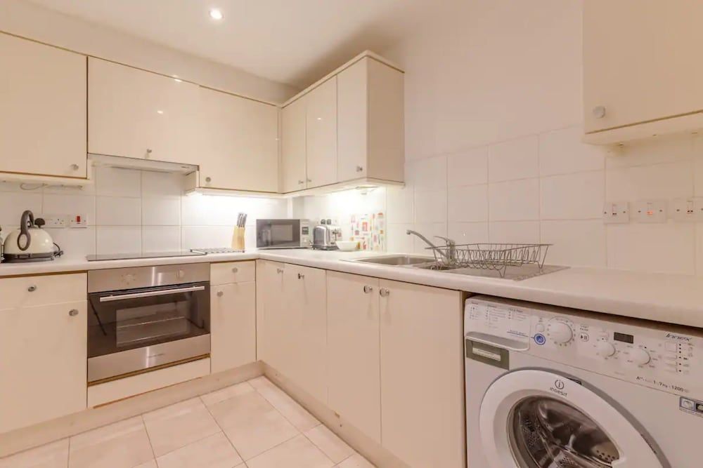 undefined Stunning 2 Bedroom Apartment in the Heart of Westminster 10