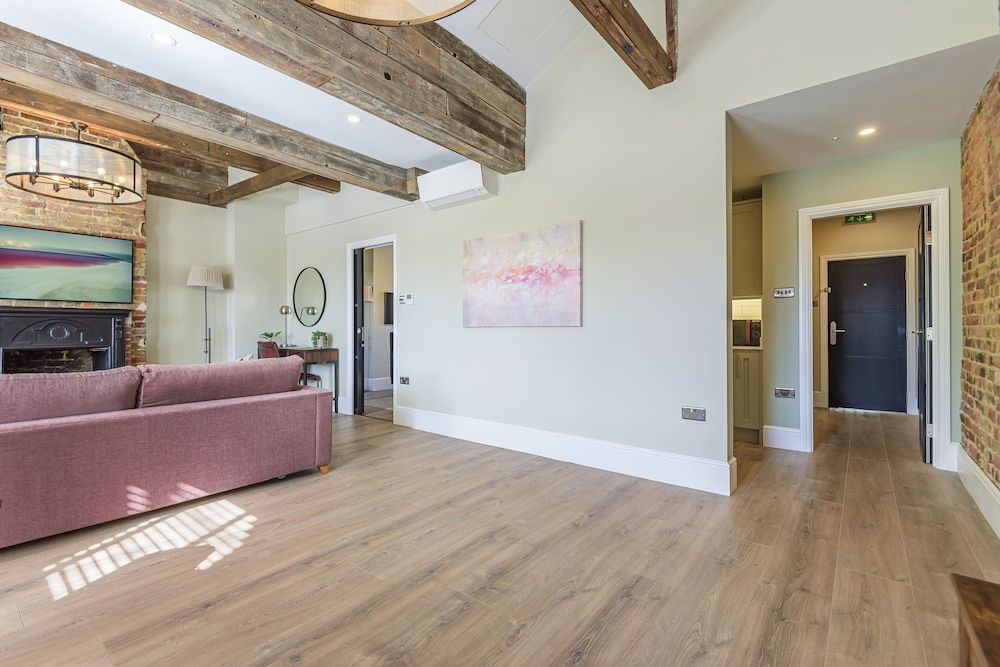 Oak & Poppy Design Apartment 13