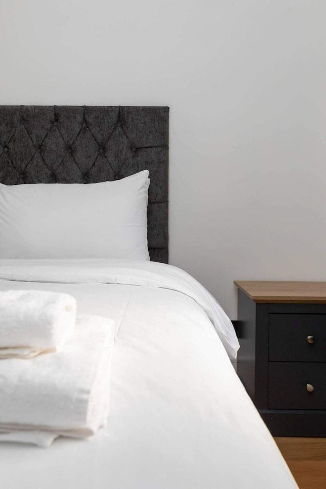 undefined Contemporary 2 Bedroom Apartment on Columbia Road 7