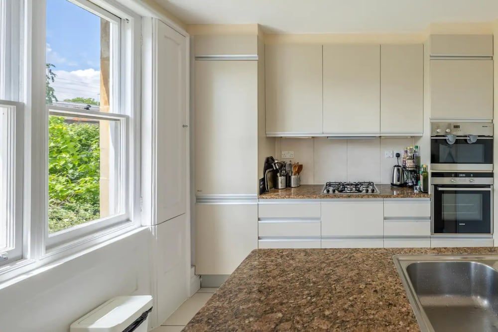 undefined Stunning 3 Bedroom Apartment in Trendy Chalk Farm 4