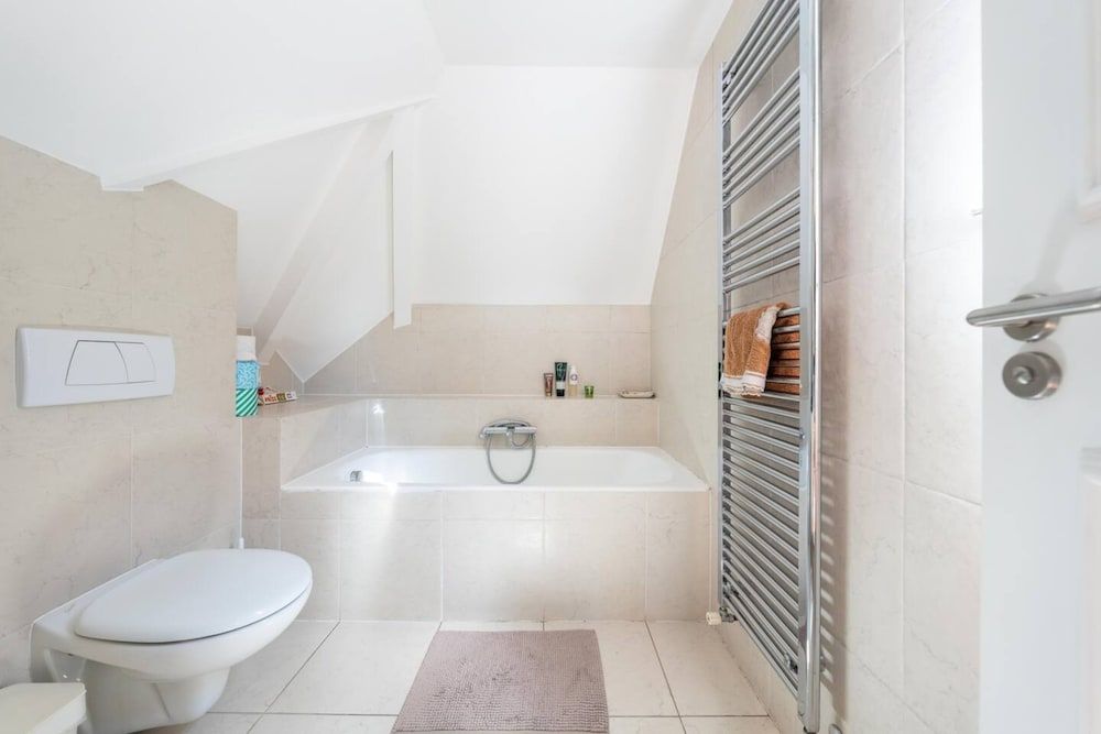 undefined Stunning 3 Bedroom Apartment in Trendy Chalk Farm 10