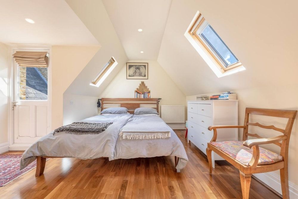 undefined Stunning 3 Bedroom Apartment in Trendy Chalk Farm