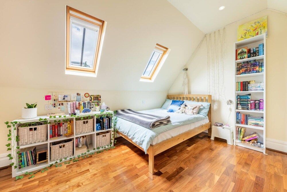 undefined Stunning 3 Bedroom Apartment in Trendy Chalk Farm 2