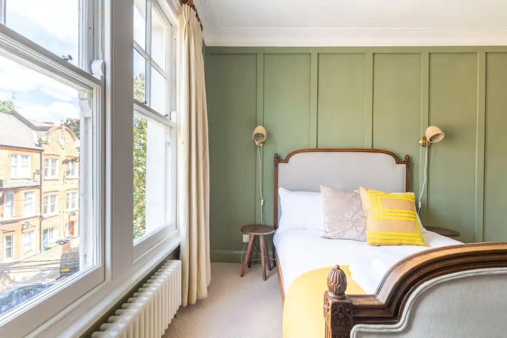 undefined Luxuriously Designed 3 Bedroom Apartment in Clapham 6