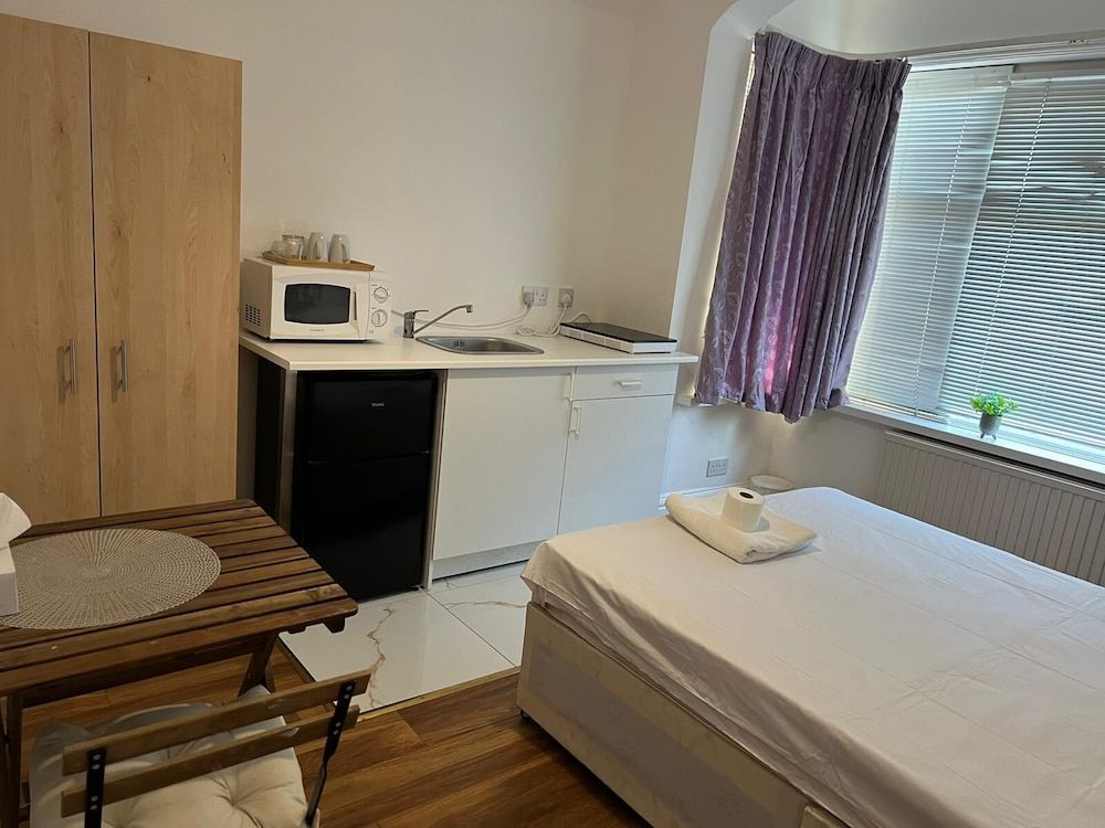 undefined Lovely Studio Flat in London 6