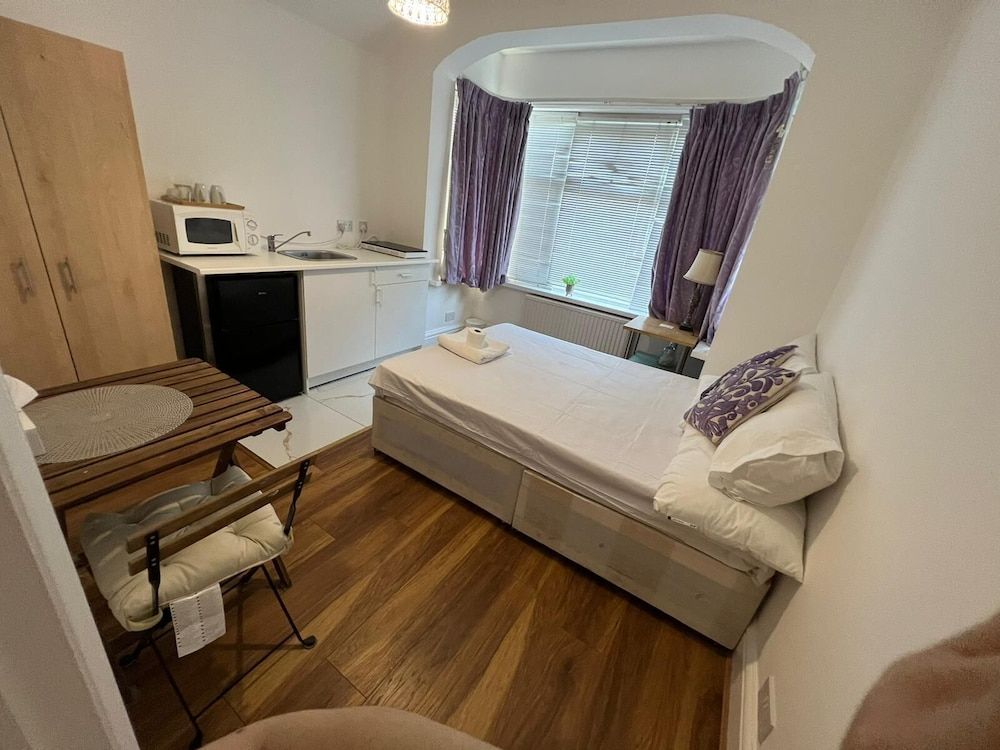 undefined Lovely Studio Flat in London 2