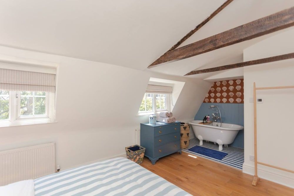 undefined Stunning 2 Bedroom Apartment in the Heart of Chelsea