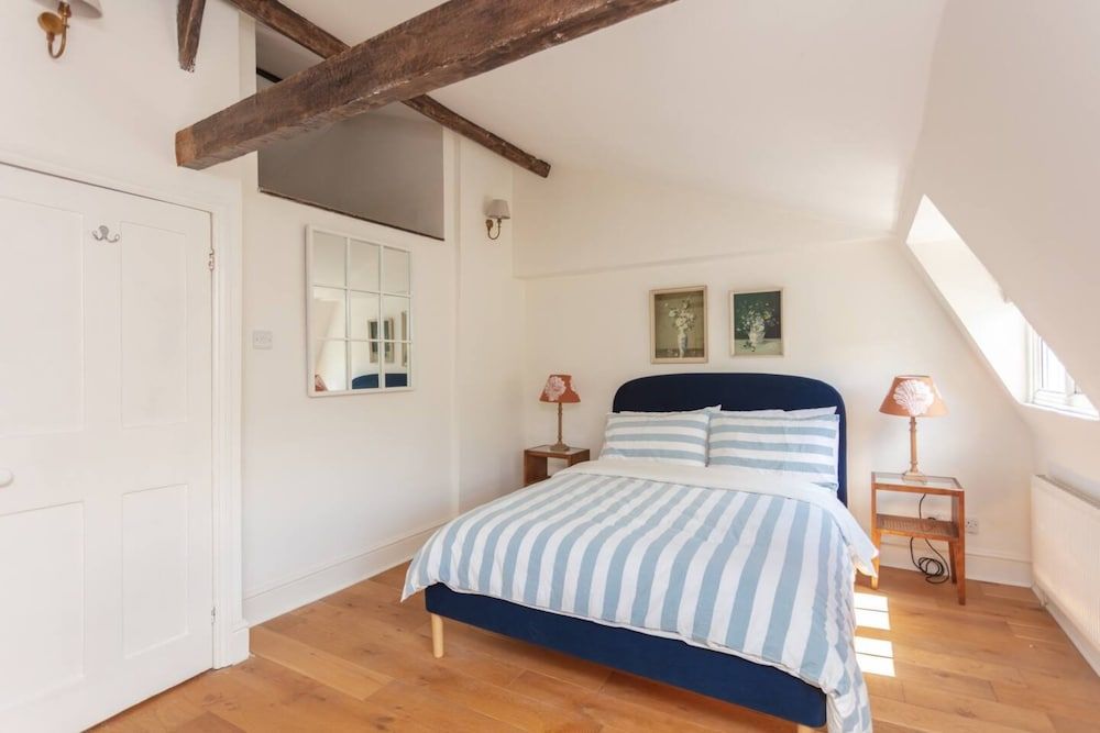 undefined Stunning 2 Bedroom Apartment in the Heart of Chelsea 4