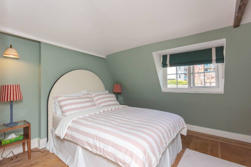 undefined Stunning 2 Bedroom Apartment in the Heart of Chelsea 10