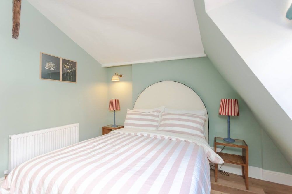 undefined Stunning 2 Bedroom Apartment in the Heart of Chelsea 8