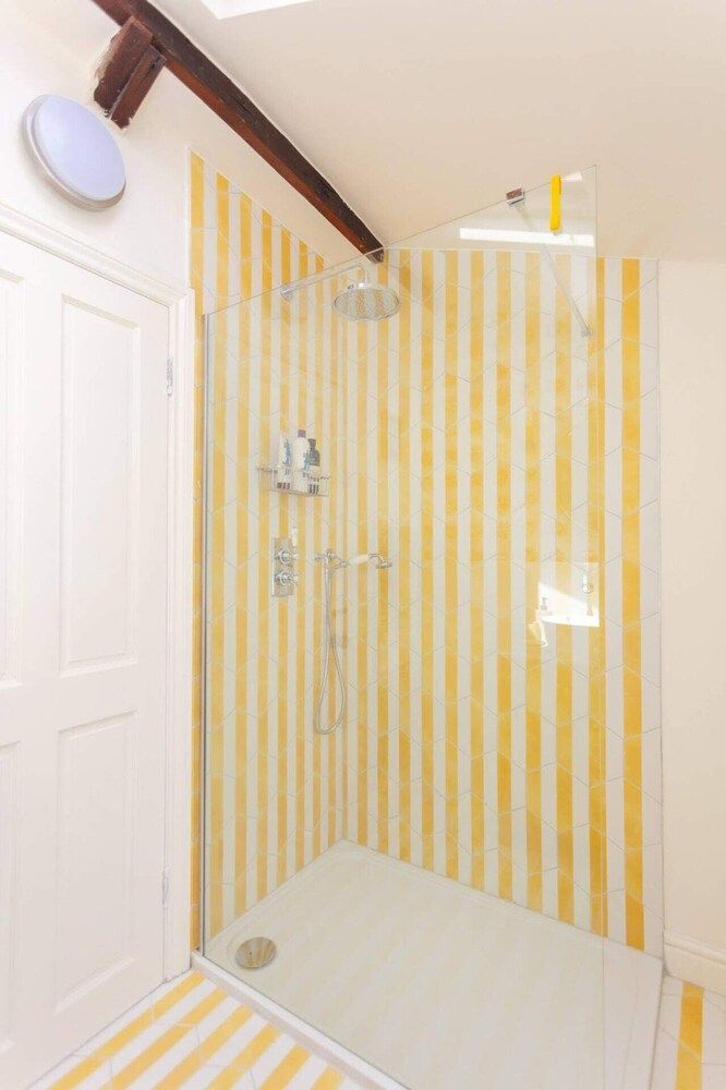 undefined Stunning 2 Bedroom Apartment in the Heart of Chelsea 9