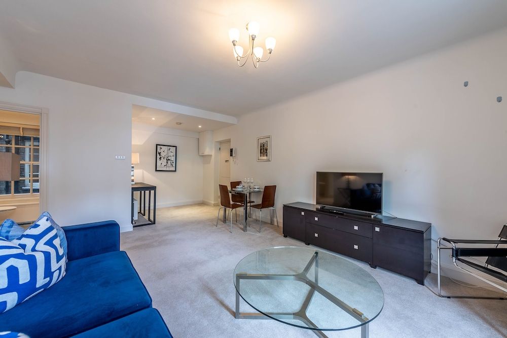 Pelham Court Apartments Premium Apartment 9