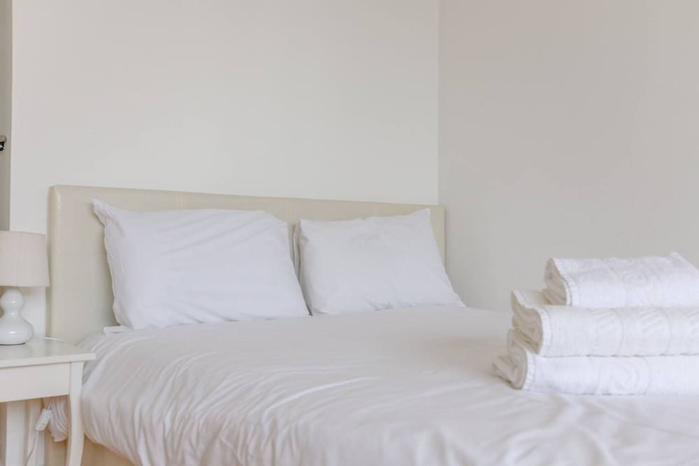 undefined Bright 1 Bedroom Apartment in Between Fulham and Chelsea 5