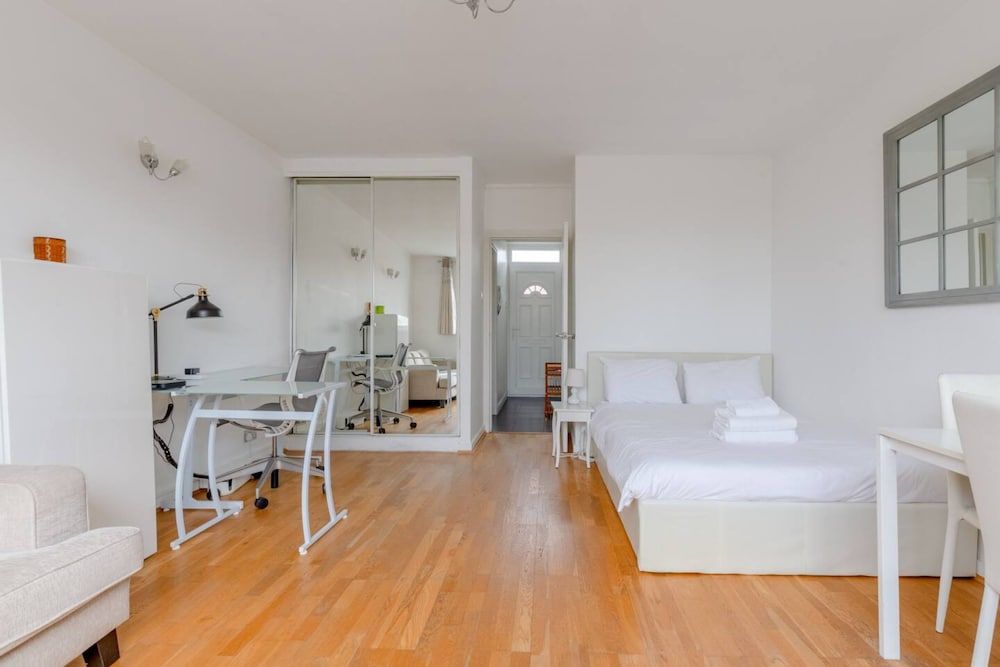undefined Bright 1 Bedroom Apartment in Between Fulham and Chelsea 6
