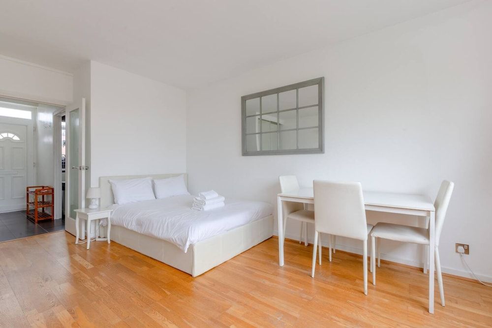 undefined Bright 1 Bedroom Apartment in Between Fulham and Chelsea 8