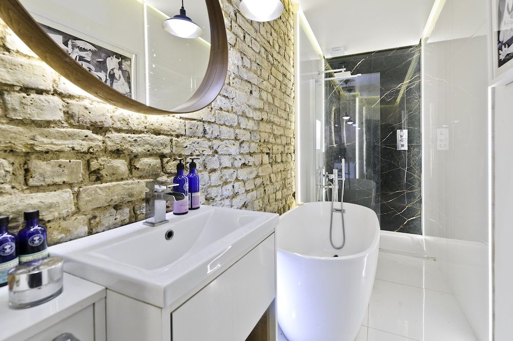 Stunning one Bedroom Flat With Large Terrace in Chiswick by Underthedoormat Apartment (1 Bedroom) 7