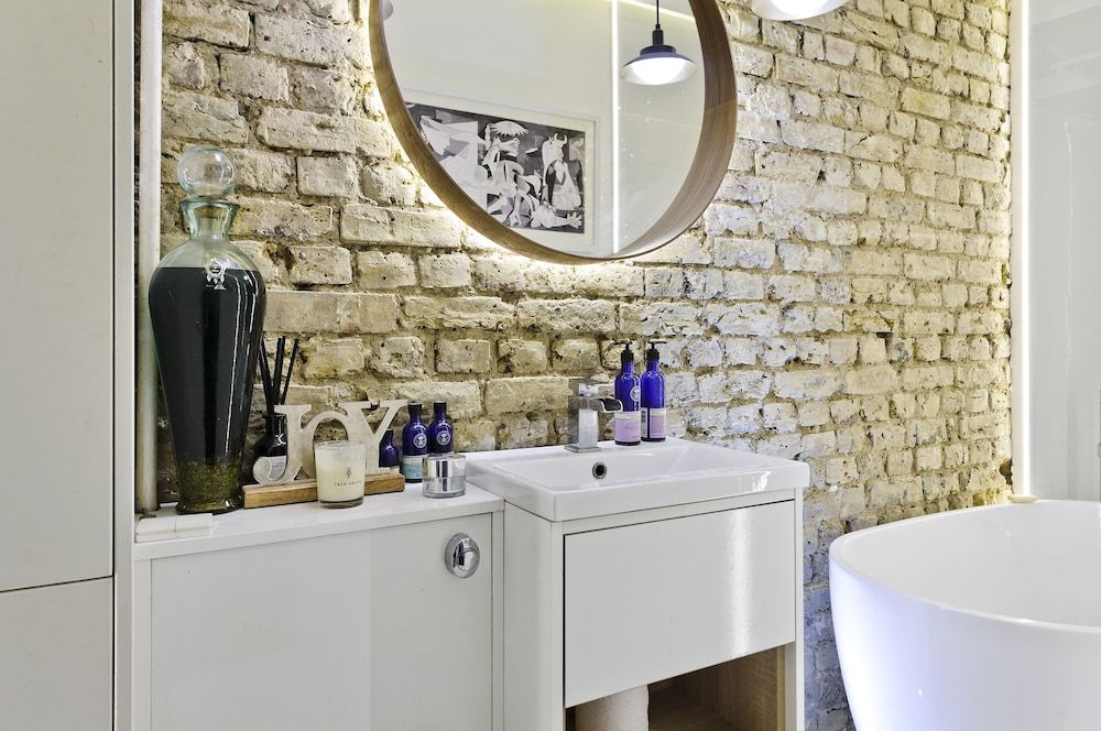 Stunning one Bedroom Flat With Large Terrace in Chiswick by Underthedoormat Apartment (1 Bedroom) 4