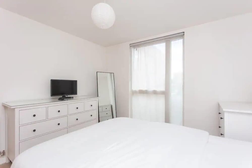 undefined Fantastic 1 Bedroom Apartment in East London With Balcony