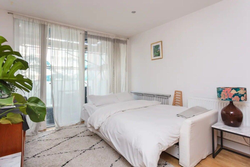 undefined Fantastic 1 Bedroom Apartment in East London With Balcony 4
