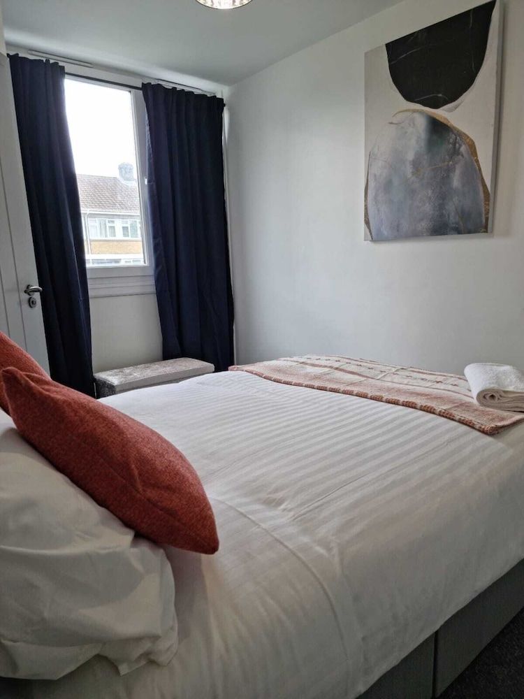 undefined Remarkable 3-bed Apartment in London 6