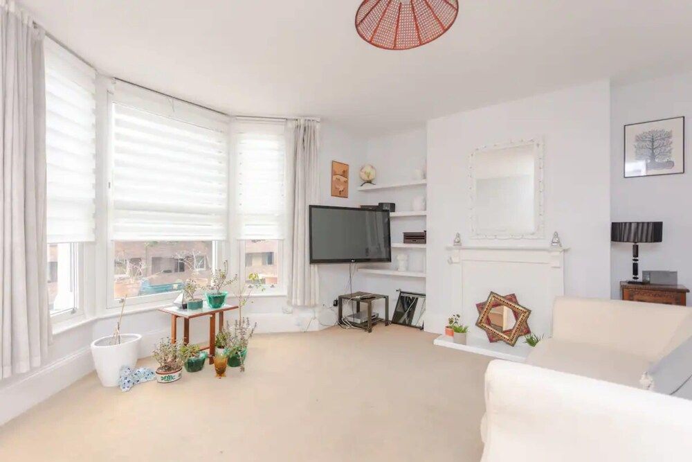 undefined Cheerful 1 Bedroom Apartment in Vibrant Maida Vale 4