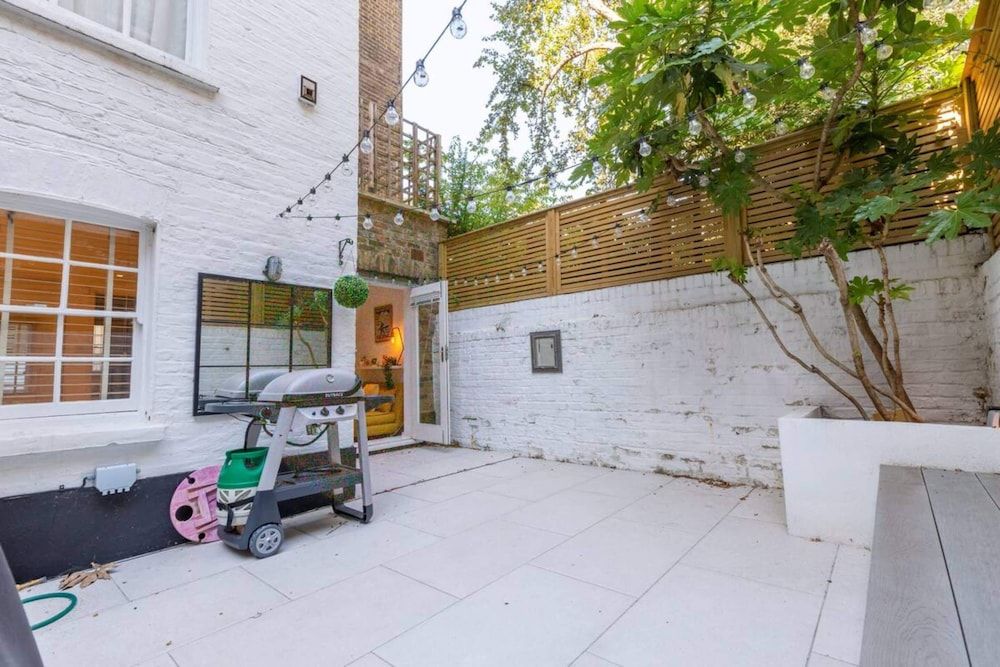 undefined Stylish 1 Bedroom Apartment in Pimlico With Lovely Garden 2