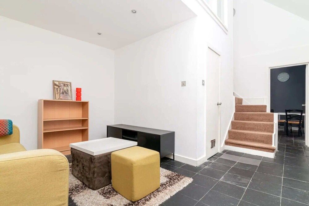 undefined Stunning Art-deco Style 2 Bedroom Apartment in Fitzrovia 8