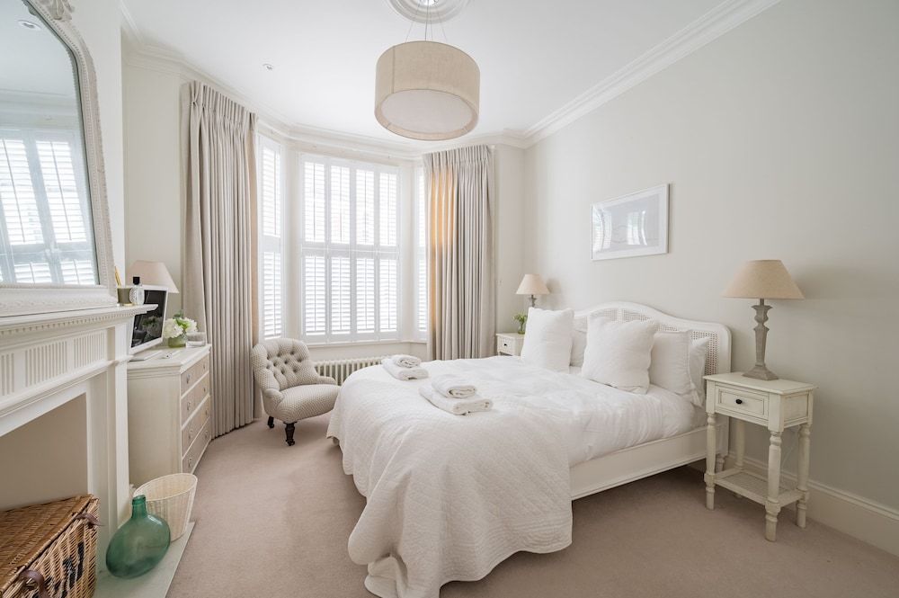 undefined Spacious Three Bedroom Garden Flat Near Clapham Common by Underthedoormat