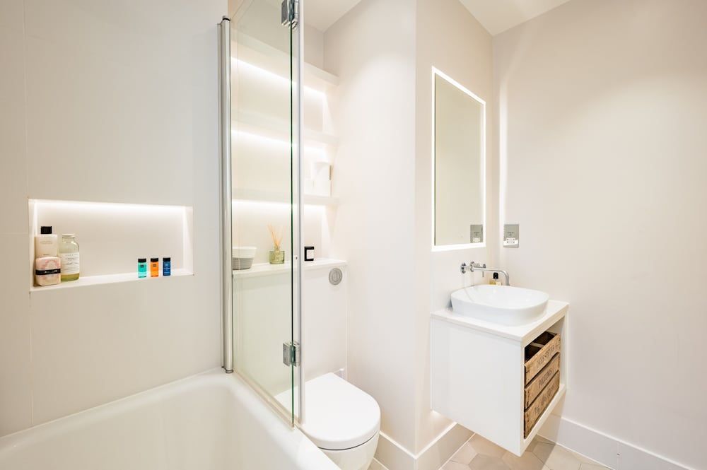 Spacious Three Bedroom Garden Flat Near Clapham Common by Underthedoormat Apartment (3 Bedrooms) 6