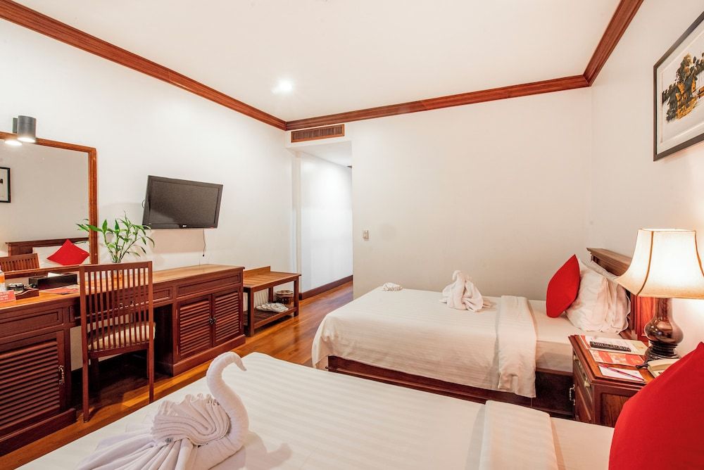 Royal Crown Hotel & Spa Deluxe Twin Room 4