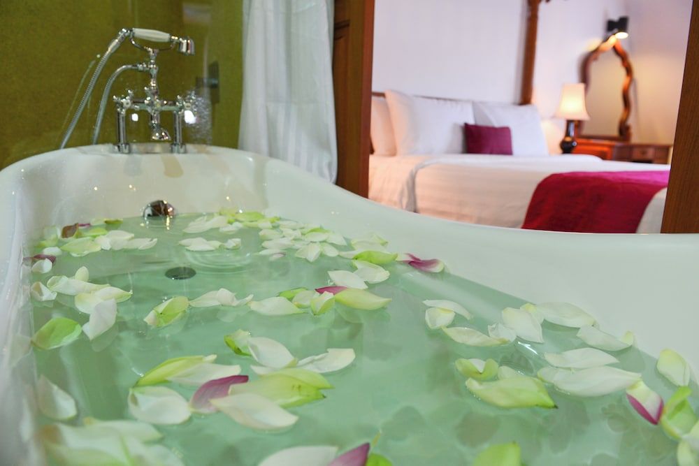 Royal Crown Hotel & Spa Penthouse Suite 6