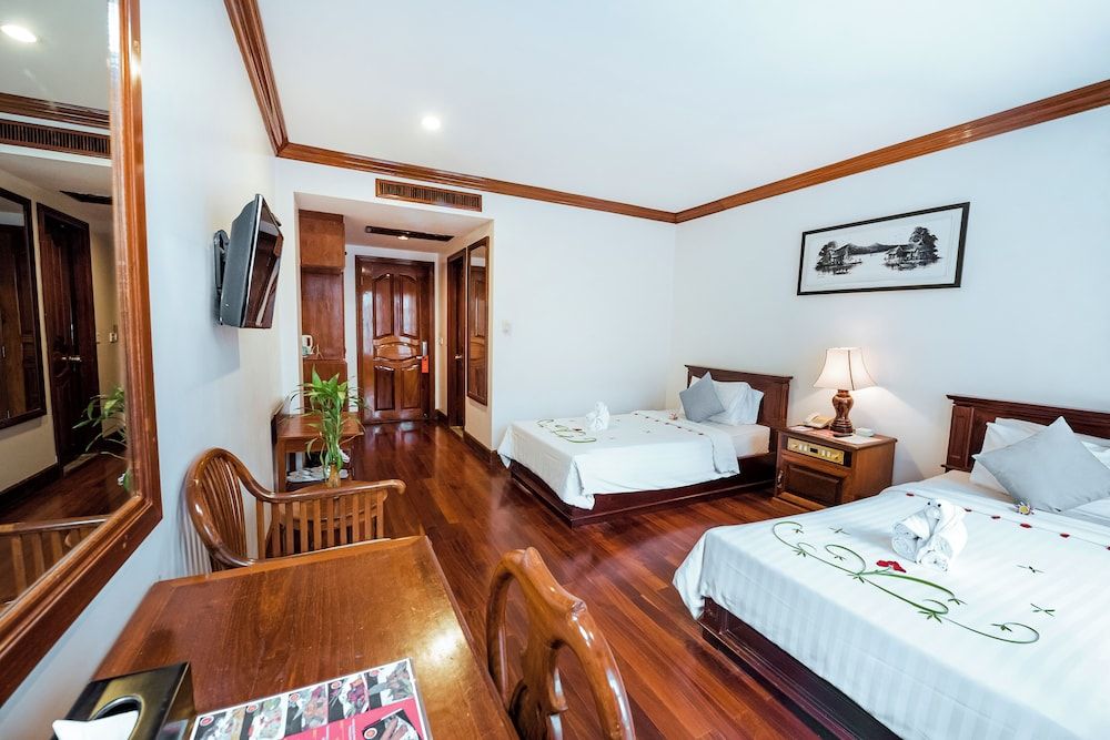 Royal Crown Hotel & Spa Deluxe Twin Room 3