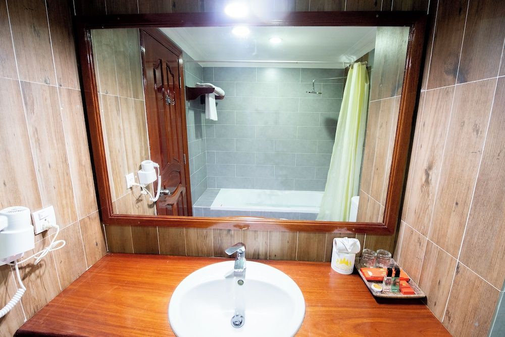 Royal Crown Hotel & Spa Deluxe Double Room 6