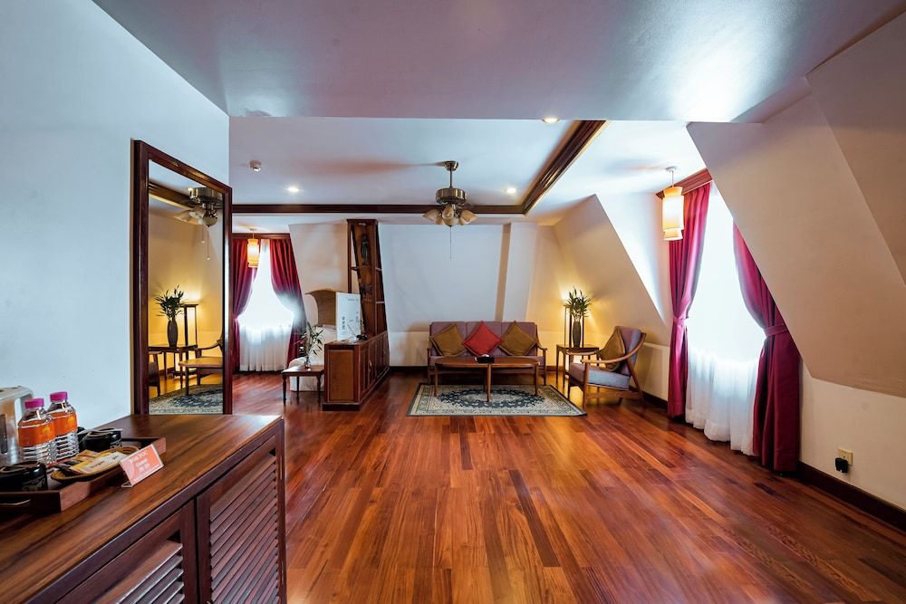 Royal Crown Hotel & Spa Penthouse Suite 8