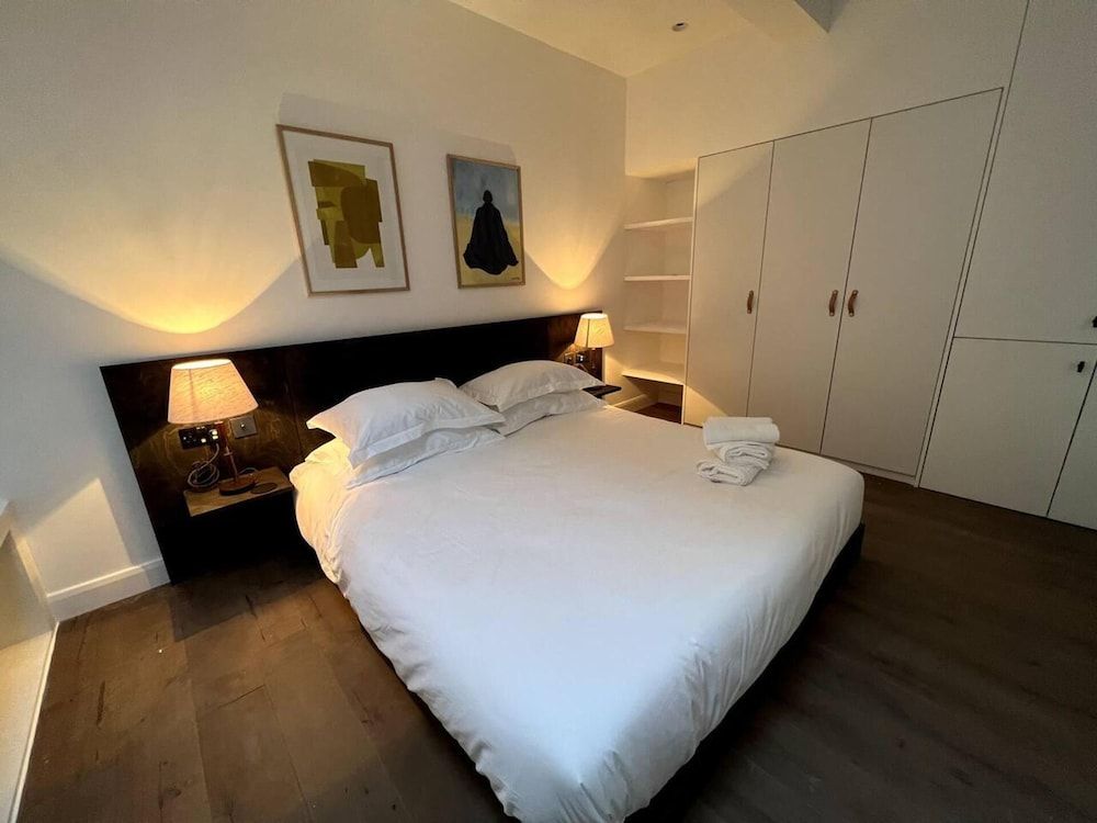 undefined Design led 1 Bedroom Flat in Buzzing Queens Park 2