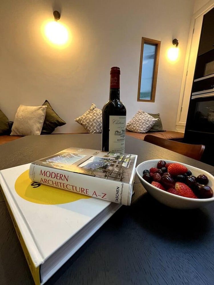 undefined Design led 1 Bedroom Flat in Buzzing Queens Park 4