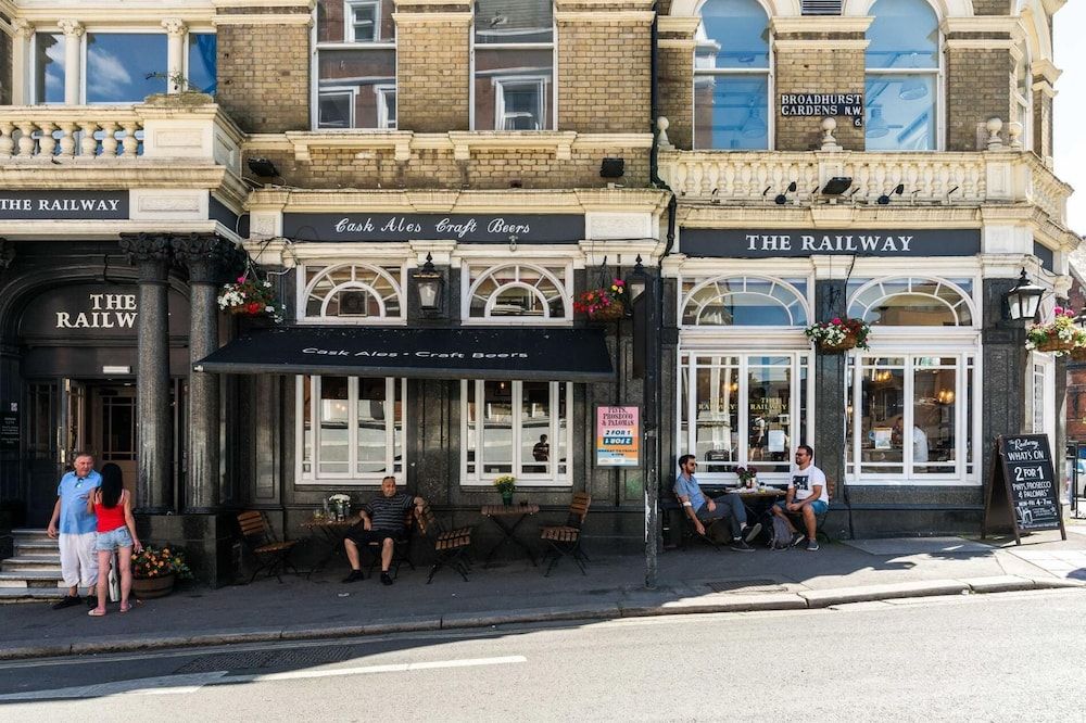 undefined Fantastic 3 Bedroom Flat West Hampstead 3