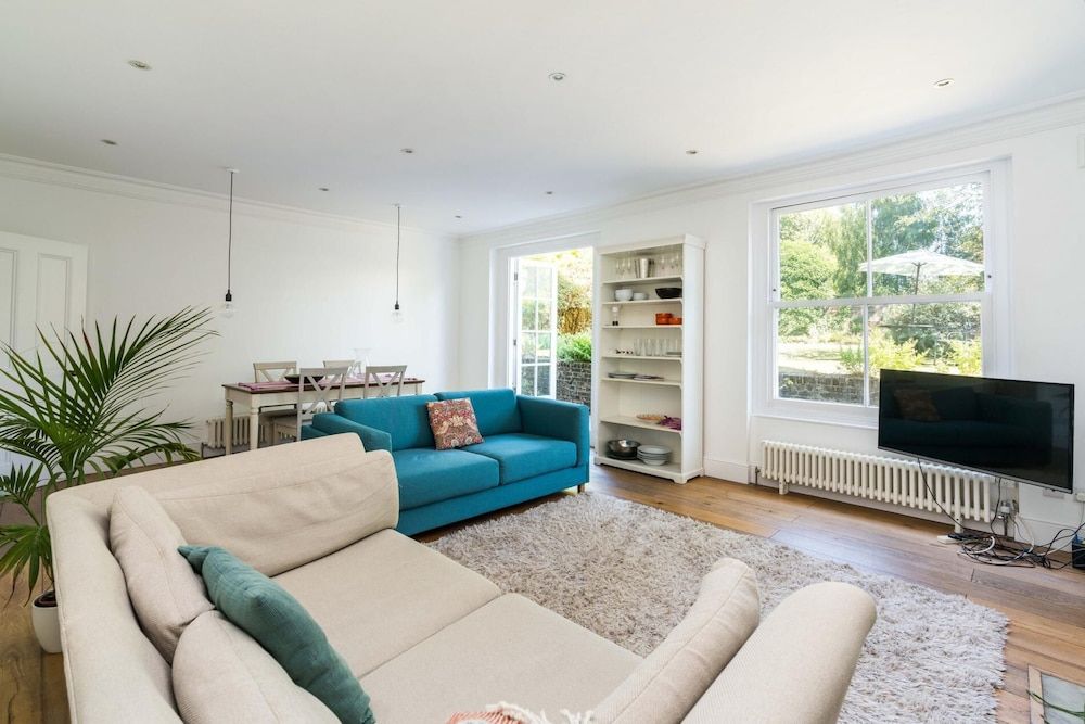 undefined Fantastic 3 Bedroom Flat West Hampstead
