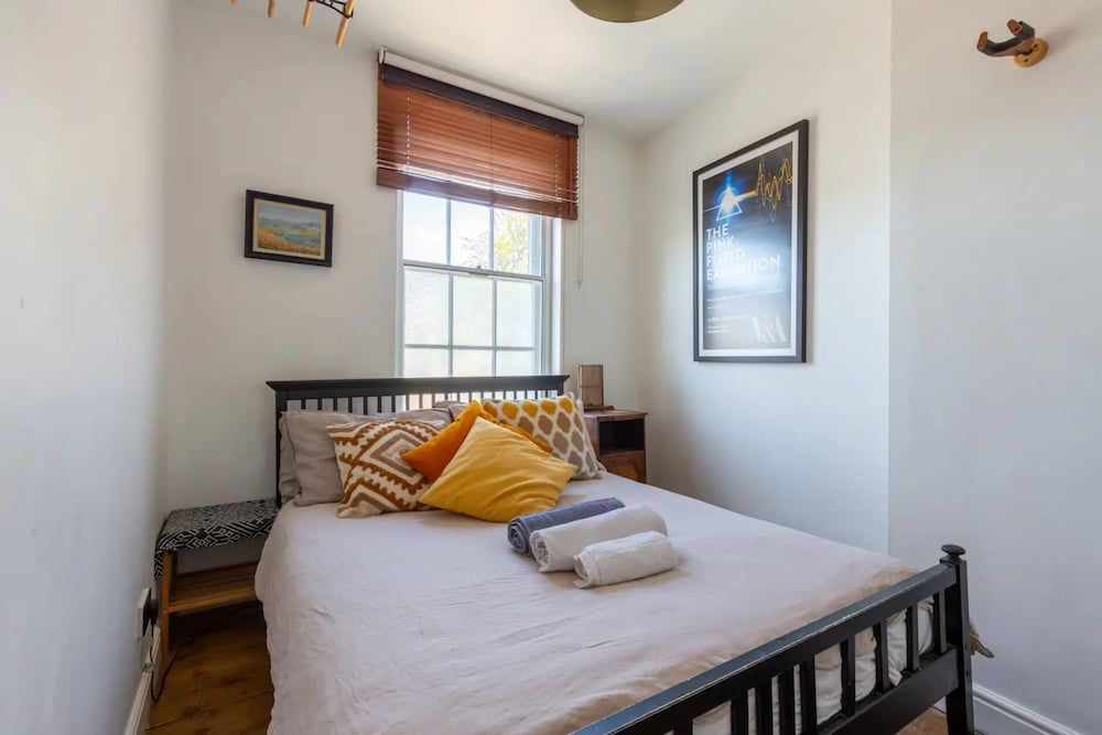 undefined Trendy 2 Bedroom Apartment in the Heart of Brixton 5