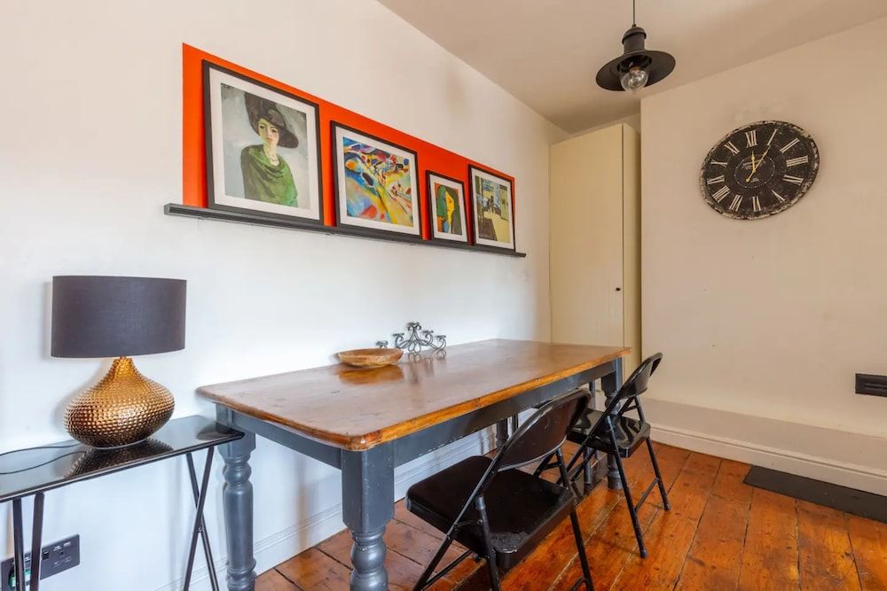 undefined Trendy 2 Bedroom Apartment in the Heart of Brixton 9