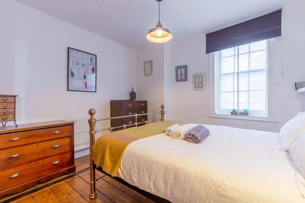 undefined Trendy 2 Bedroom Apartment in the Heart of Brixton 3