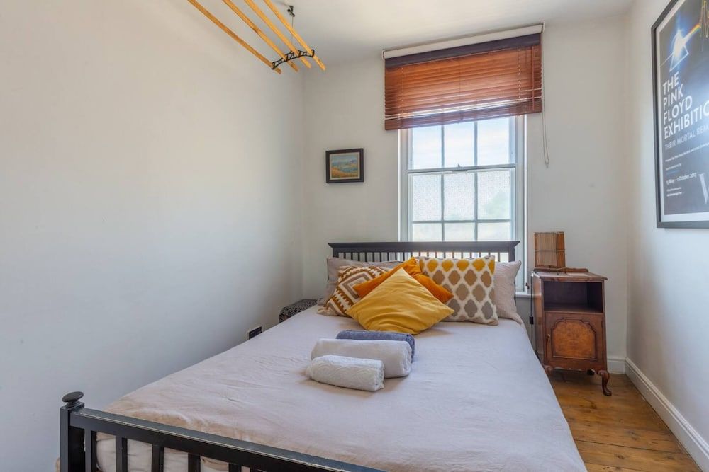 undefined Trendy 2 Bedroom Apartment in the Heart of Brixton 6