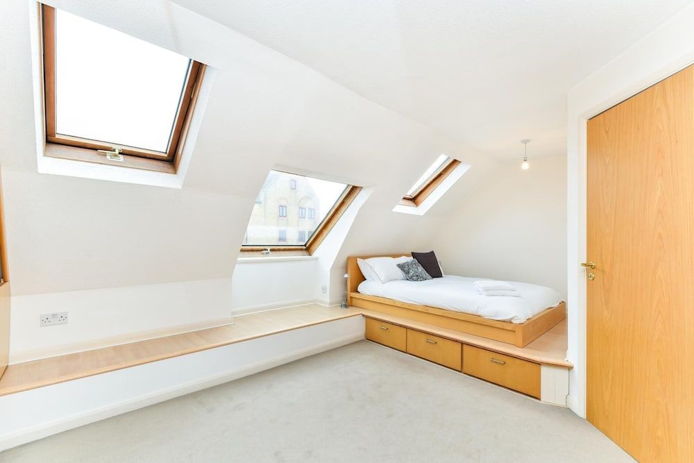 undefined Modern 4 Bedroom Terraced House by the Thames! 8